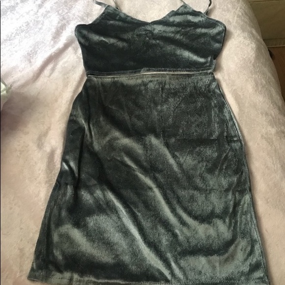 Velvet crop top and skirt set - Picture 2 of 3