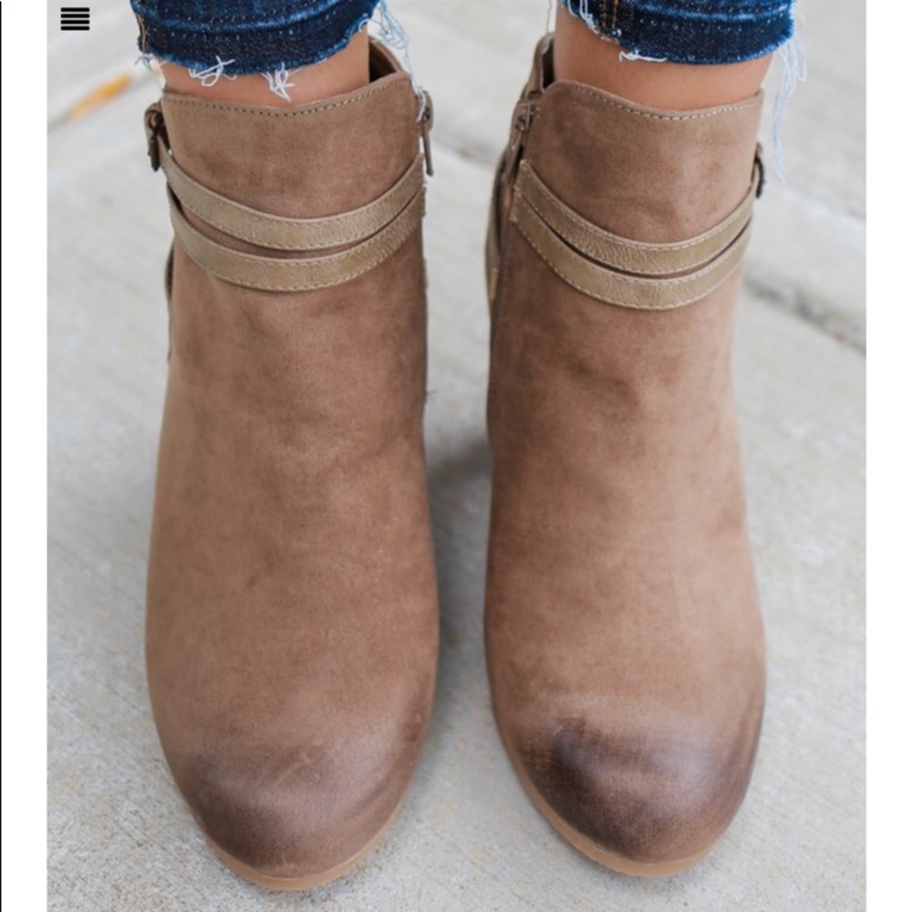 😍restock ❗️Belt wrapped ankle bootie - Picture 5 of 6