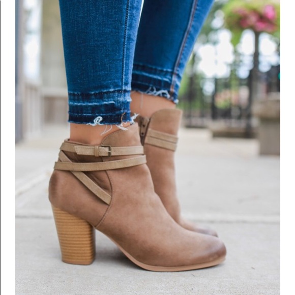 😍restock ❗️Belt wrapped ankle bootie - Picture 2 of 6