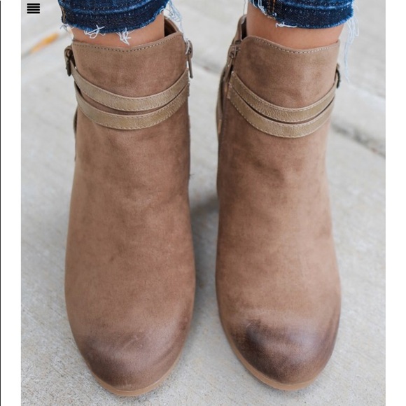 😍restock ❗️Belt wrapped ankle bootie - Picture 5 of 6