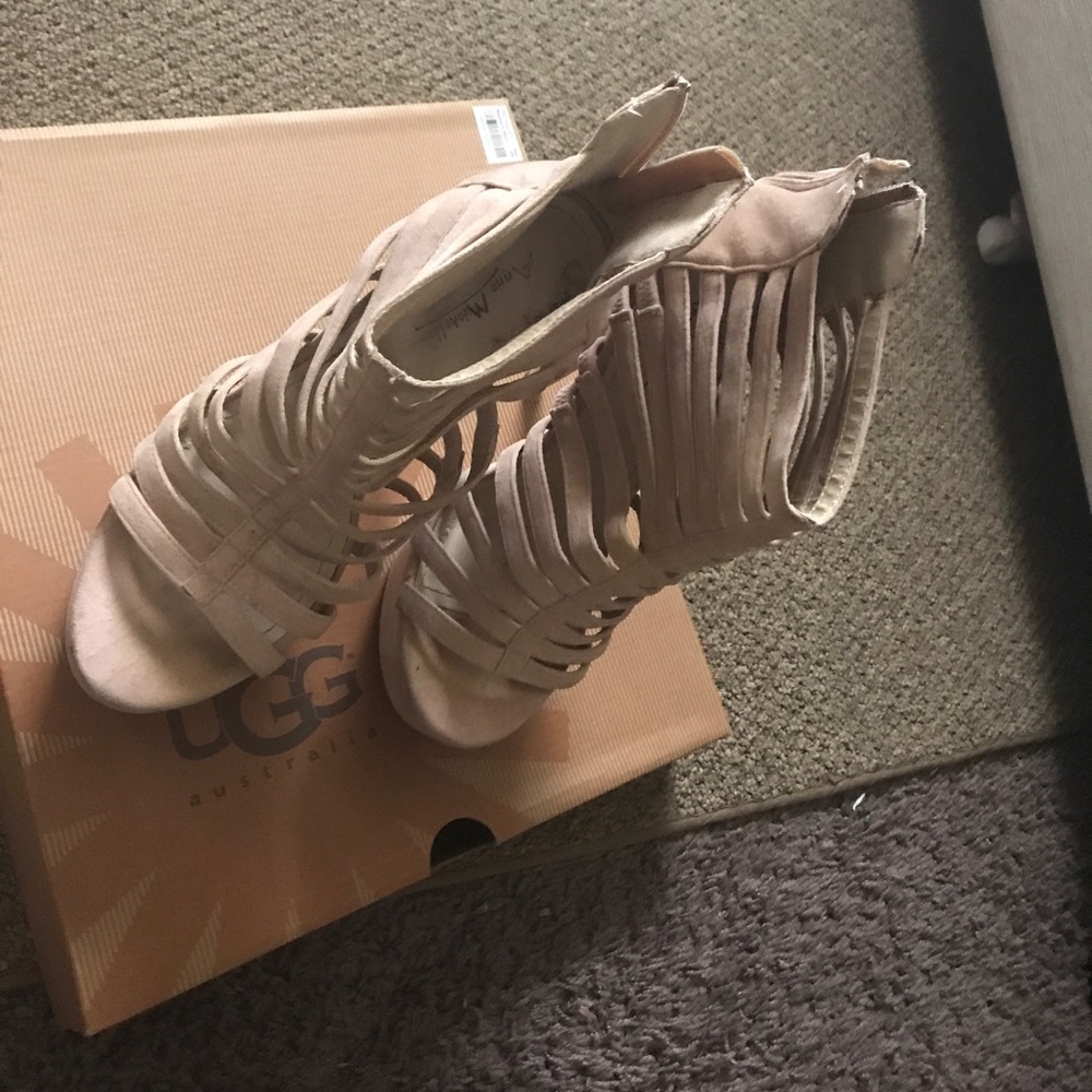 Heels - Picture 4 of 4