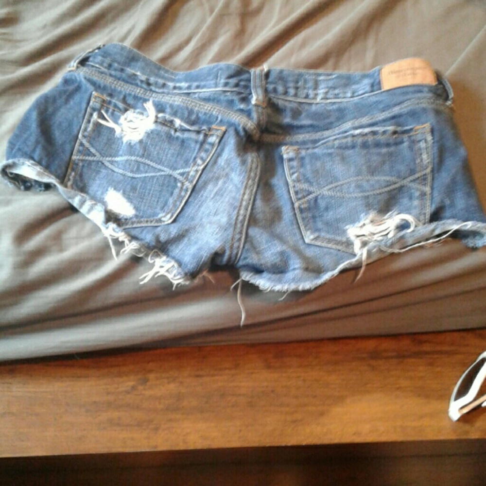 Shorts - Picture 2 of 4
