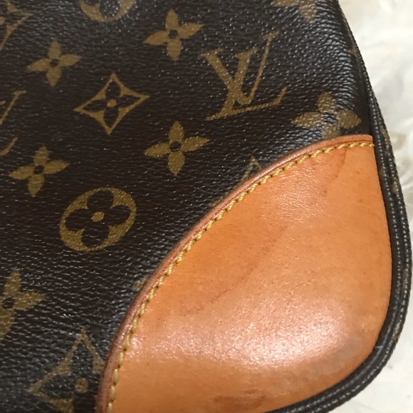SOLD -Authentic Louis Vuitton - Picture 5 of 8