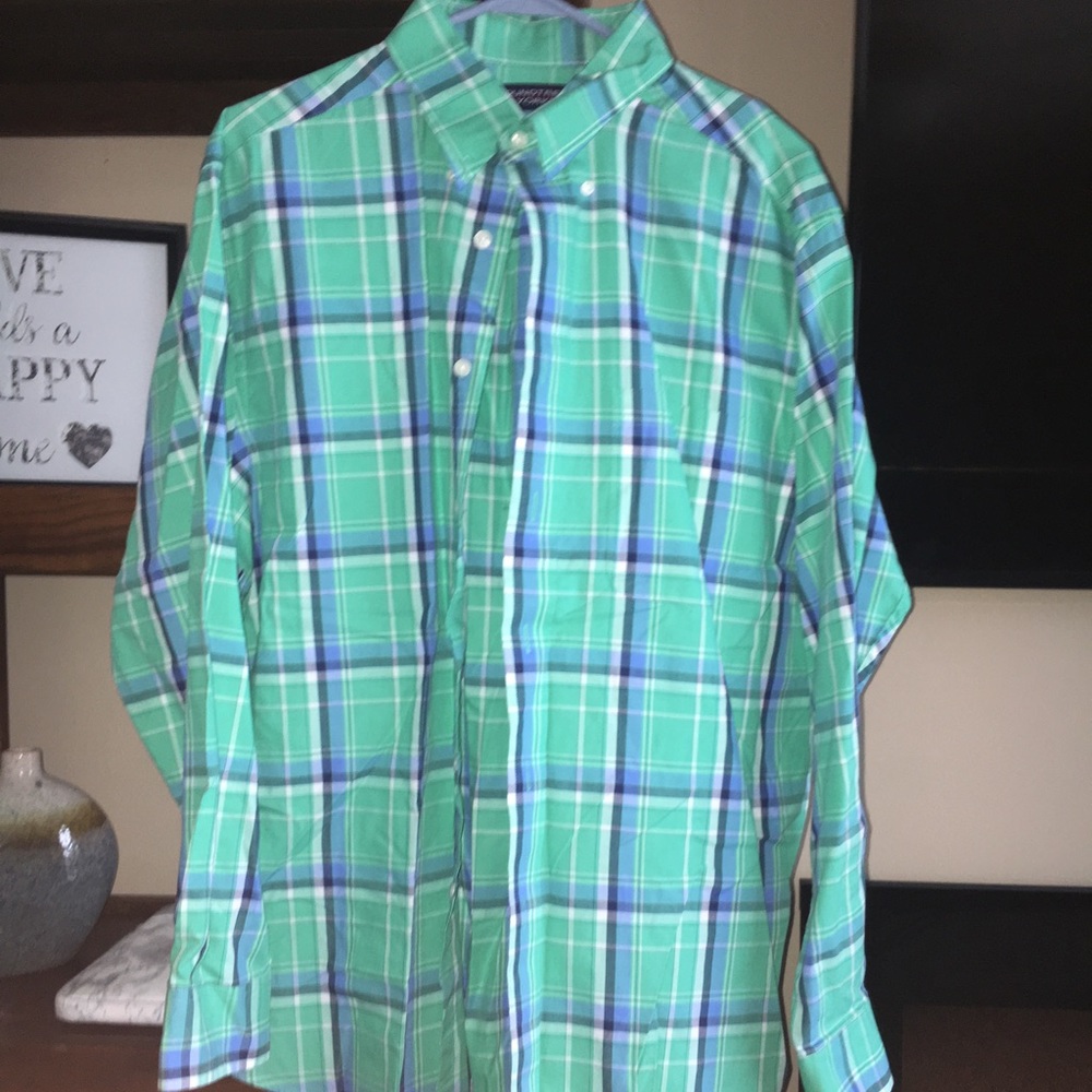 Roundtree & Yorke Button Down