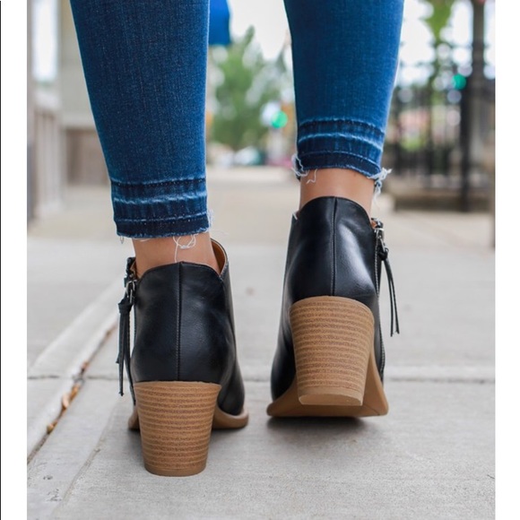 Double outside zipper almond toe bootie - Picture 4 of 6