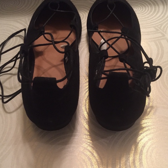 Cute lace Up Flats - Picture 2 of 3