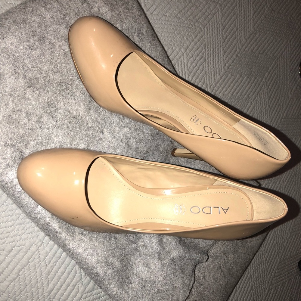 Beige/Blush Patent Leather Round-toe Pumps