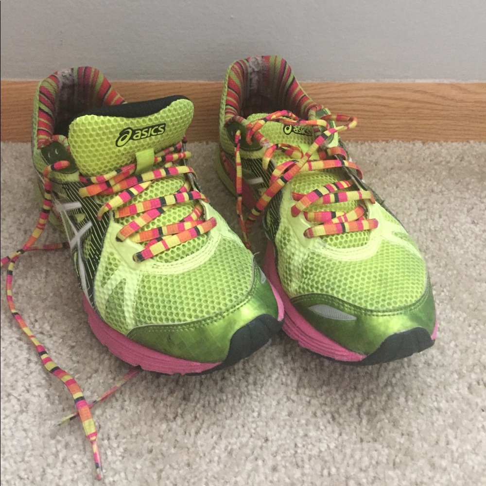 Size 10, women's Asics shoes. - Picture 1 of 3