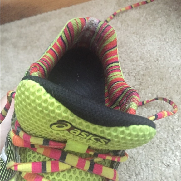 Size 10, women's Asics shoes. - Picture 2 of 3