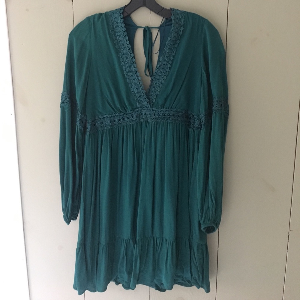 Alya bohemian style dress w keyhole back 💋