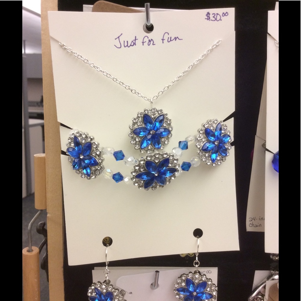Blue rhinestone necklace, earrings &bracelet.