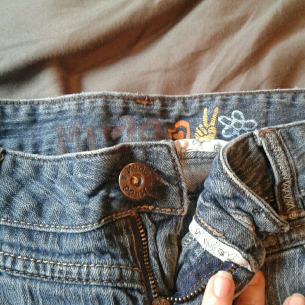 Shorts - Picture 2 of 3