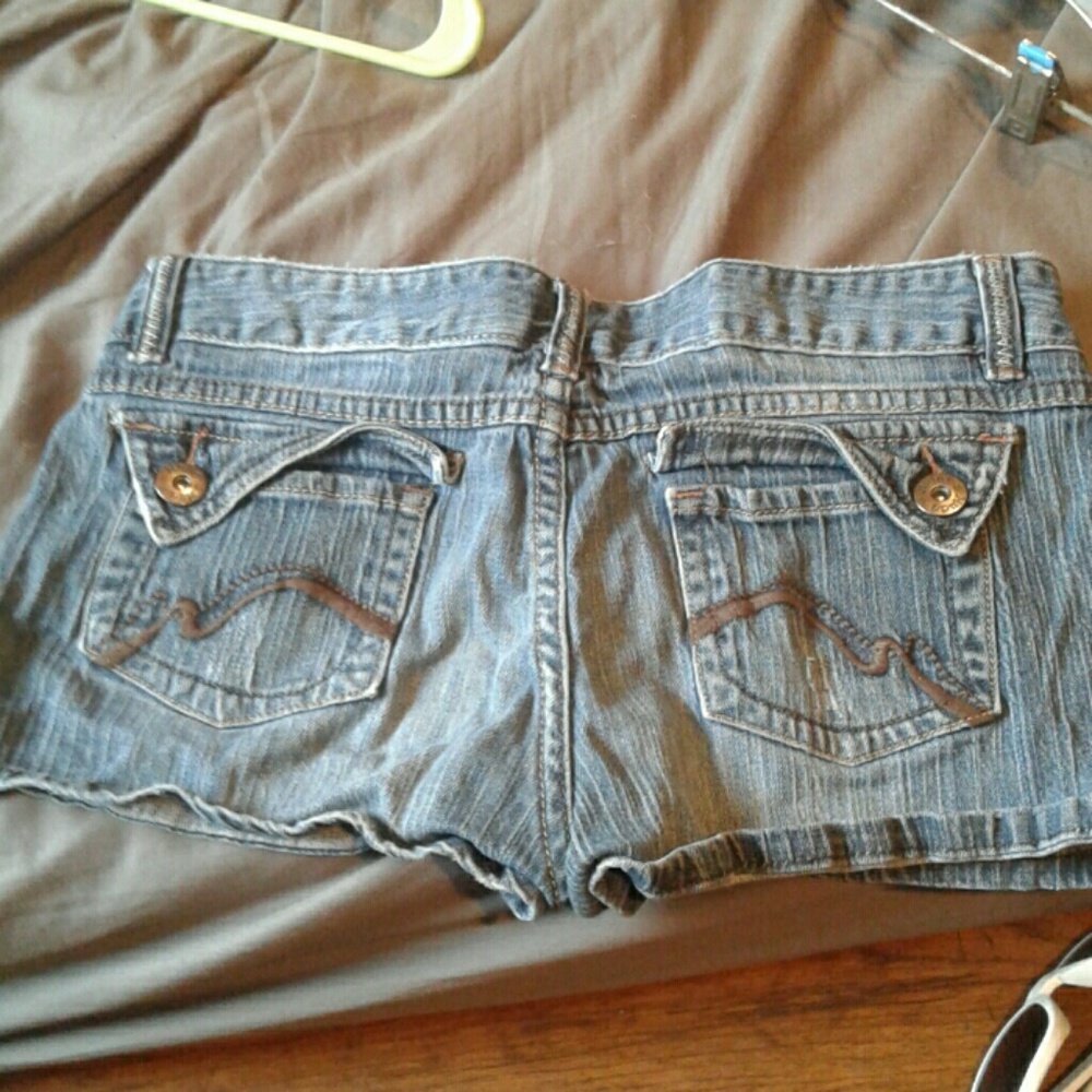 Shorts - Picture 3 of 3