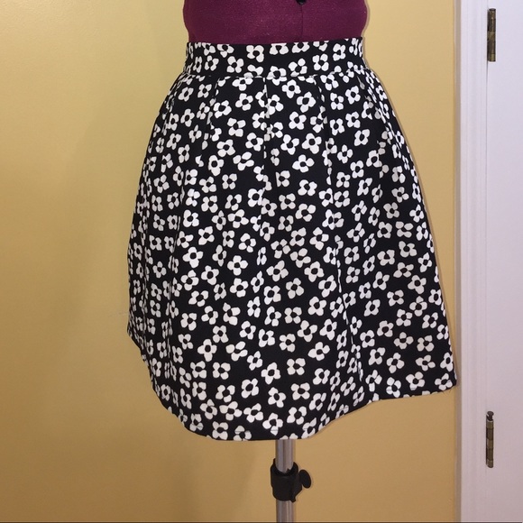 Floral Skirt 🌼 - Picture 2 of 2