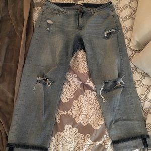H&M Boyfriend Cut Crop Jeans Cute w/ Knee Holes