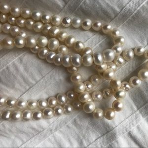 Freshwater pearls necklace and bracelet set