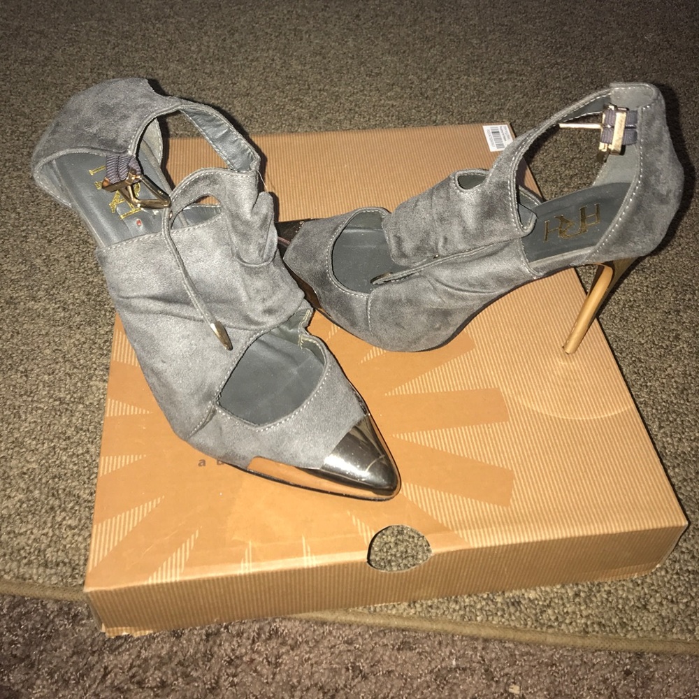 Heels - Picture 2 of 4