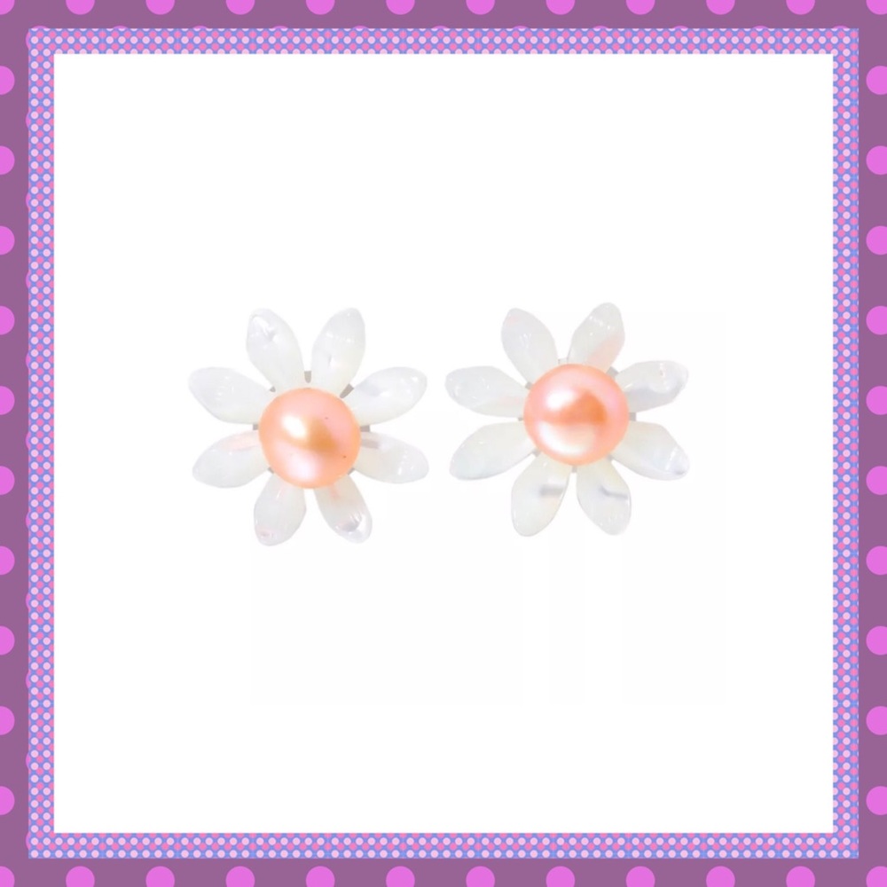 🌼Shell Daisy Earrings with Pearls🌼
