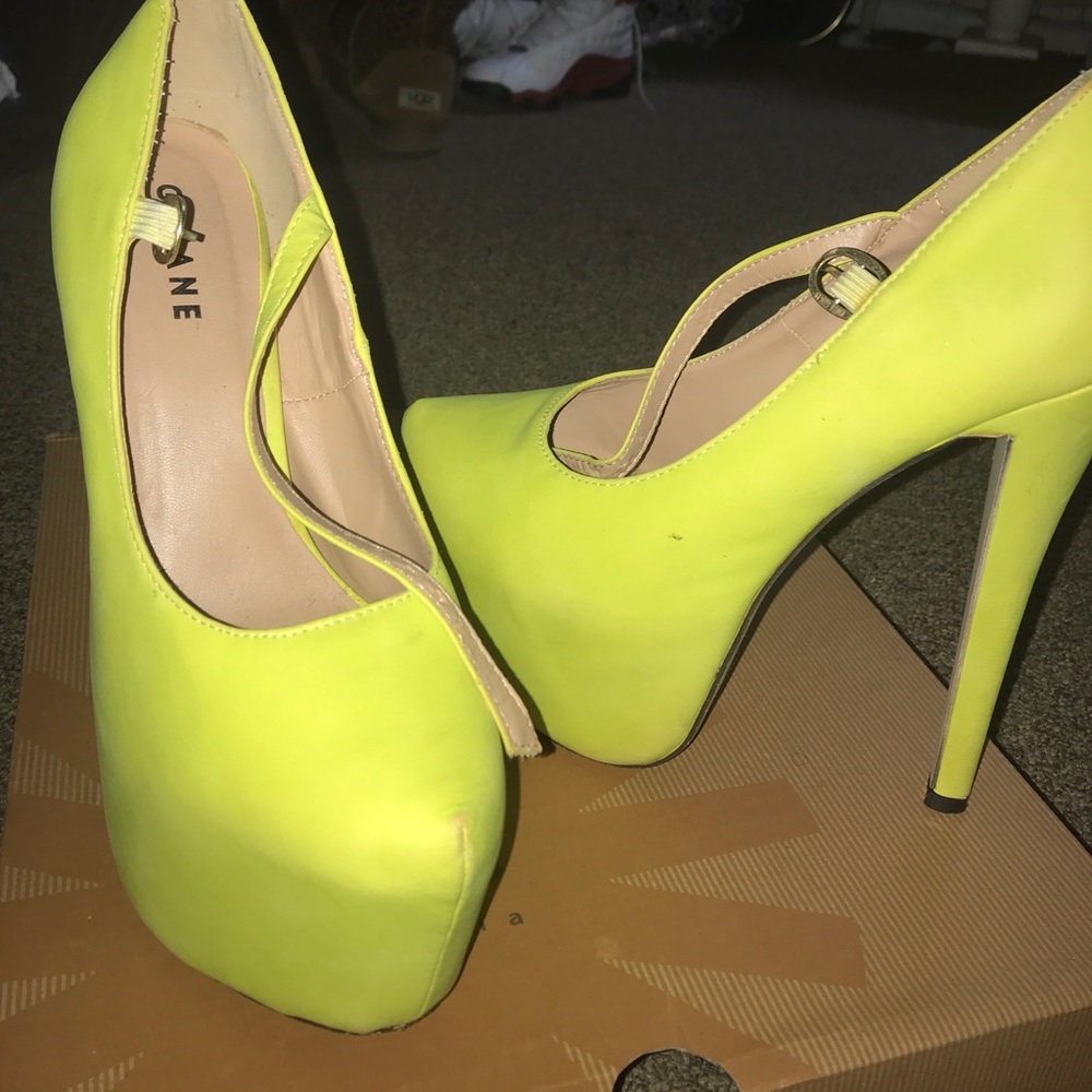 Heels - Picture 2 of 4