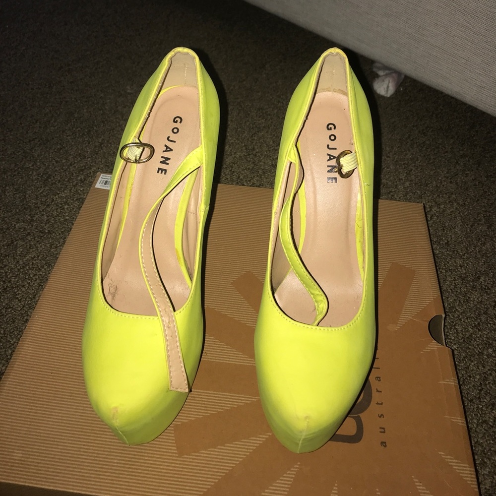 Heels - Picture 3 of 4