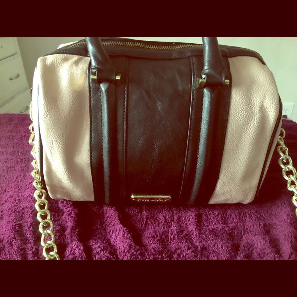 SLEEK! STEVE MADDEN Blush Hobo style crossbody bag