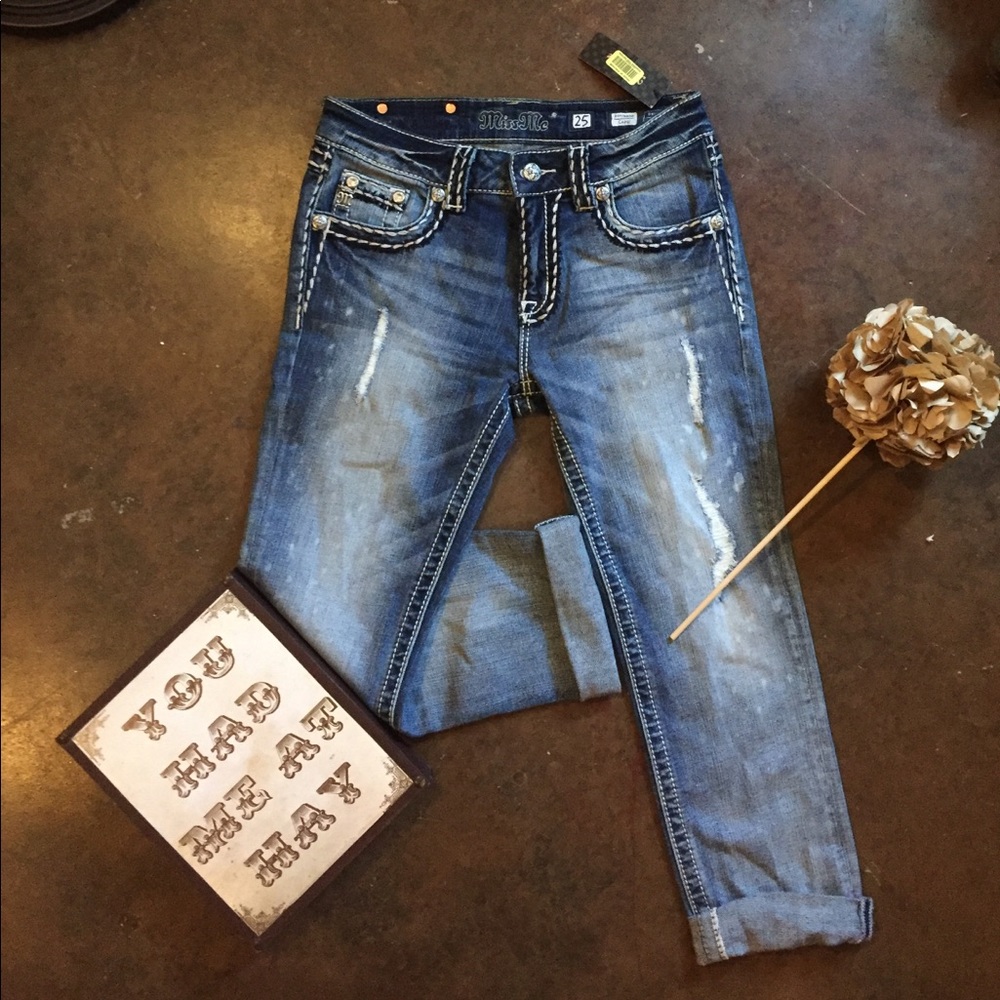 Miss Me Boyfriend Capris (size 25). Tags on.