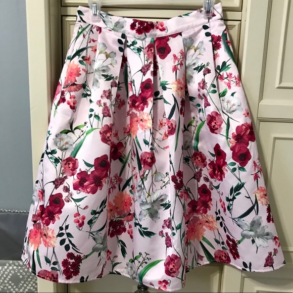 Forever 21 Dresses & Skirts - Pleated Floral Midi Skirt