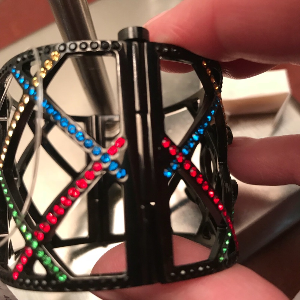 Chanel CC black cuff bracelet. Multi-color - Picture 5 of 7