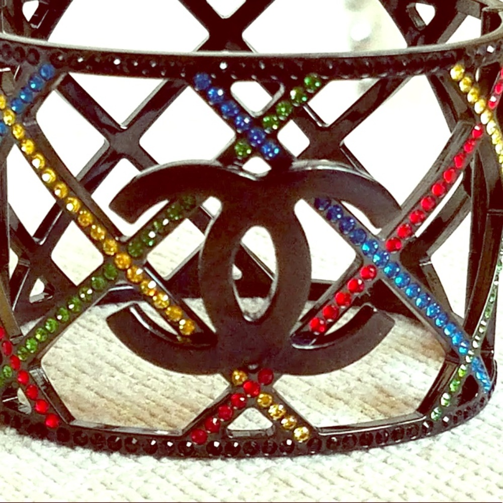 Chanel CC black cuff bracelet. Multi-color - Picture 3 of 7