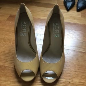 Gorgeous mustard patent leather peep toes!