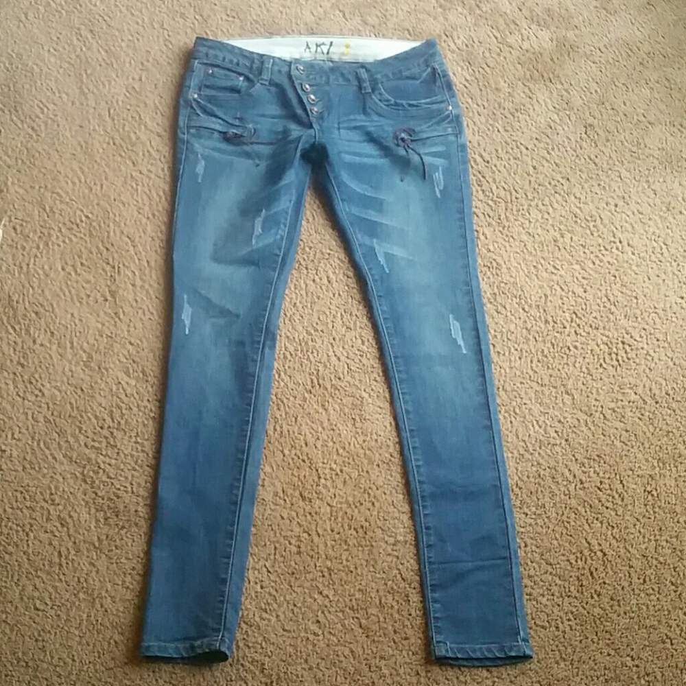 AKI jeans