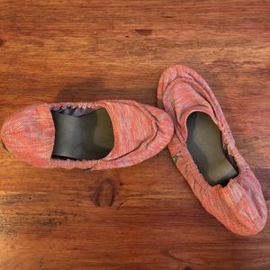 Women’s size 9 sanuks