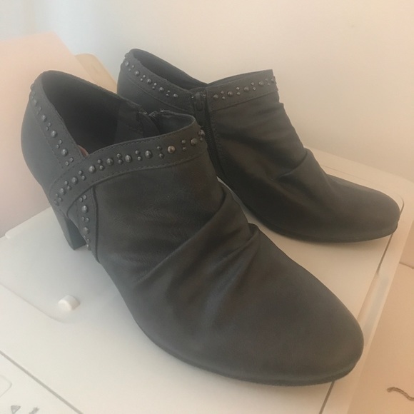 Shoes - Picture 2 of 4