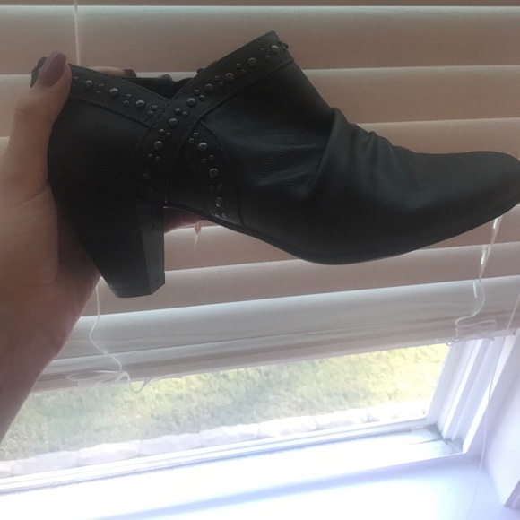 Shoes - Picture 3 of 4