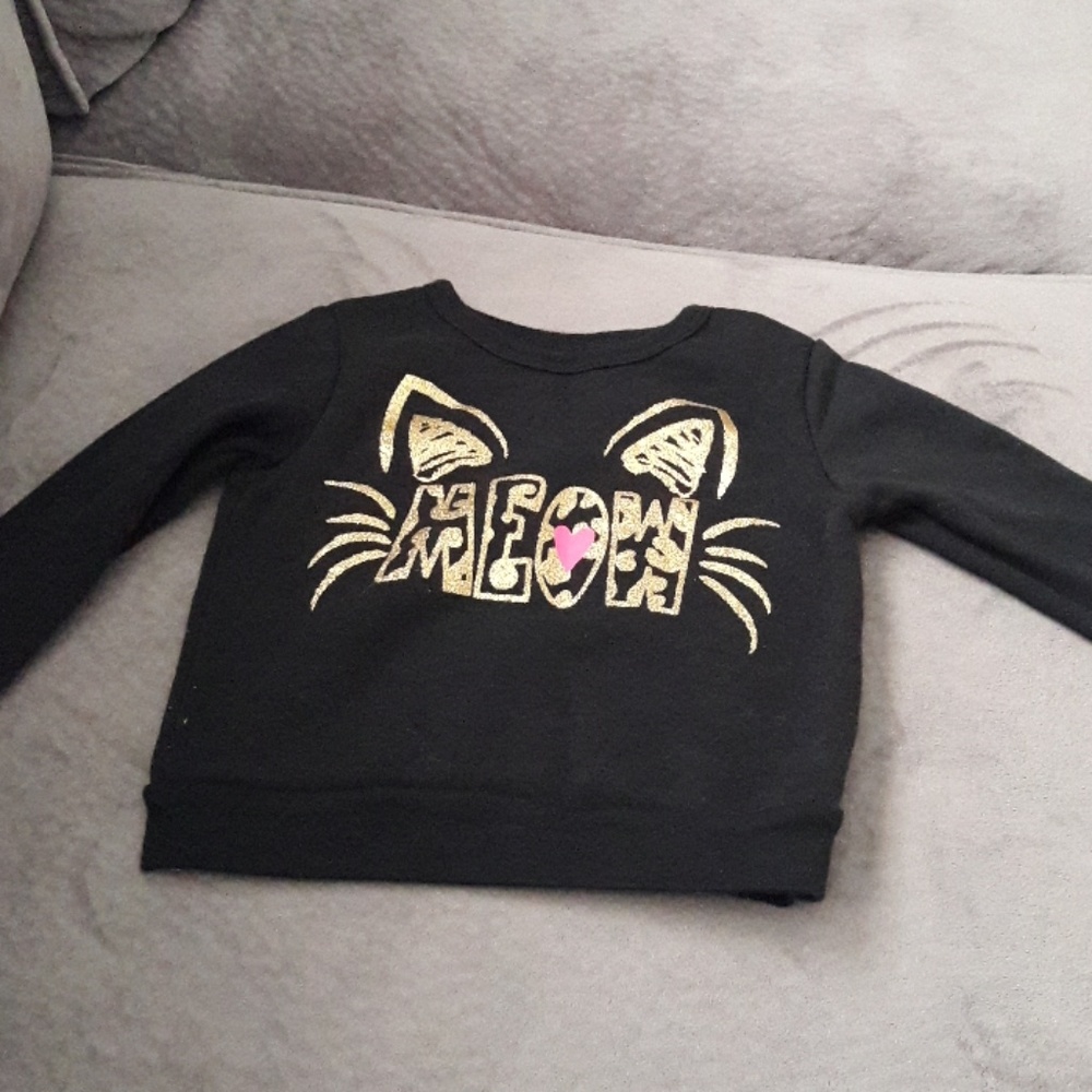 kitty sweater that says"meow"