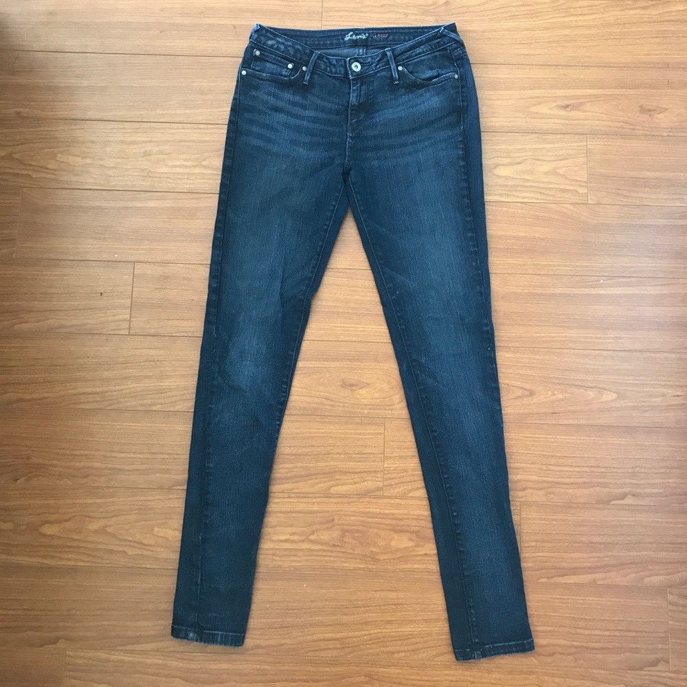 Levi’s dark wash skinny jeans