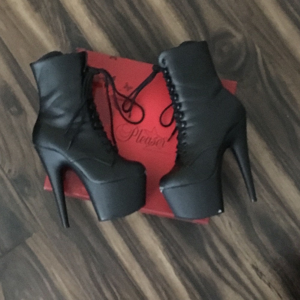 Matte black boot 7”