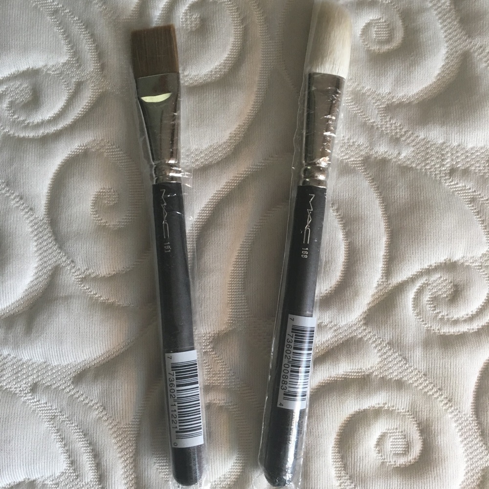 MAC Cosmetic Brushes set of 2 BNWT