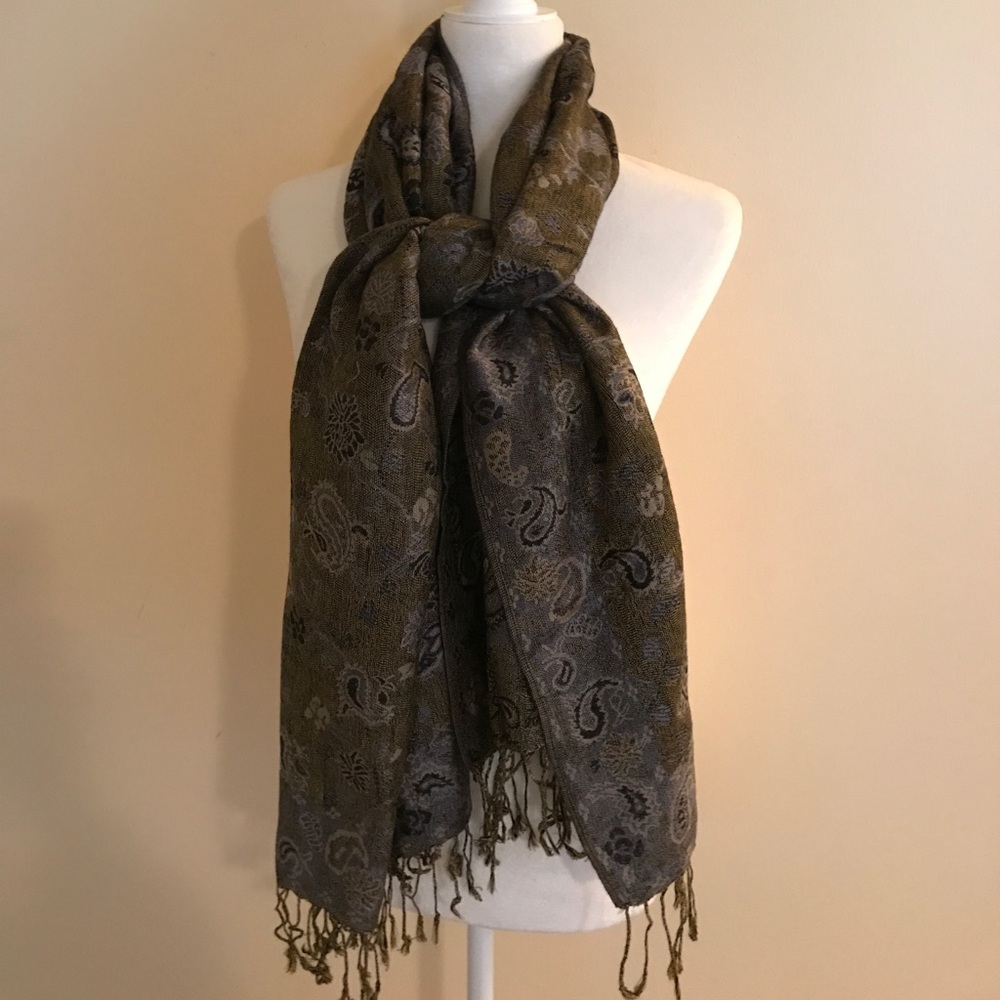 Beautiful tapestry wrap