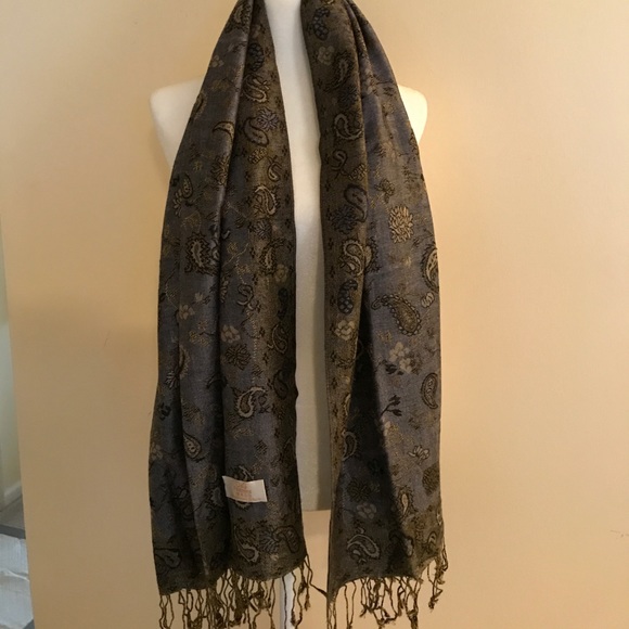 Beautiful tapestry wrap - Picture 2 of 6