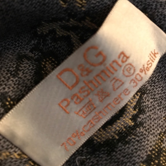 Beautiful tapestry wrap - Picture 4 of 6