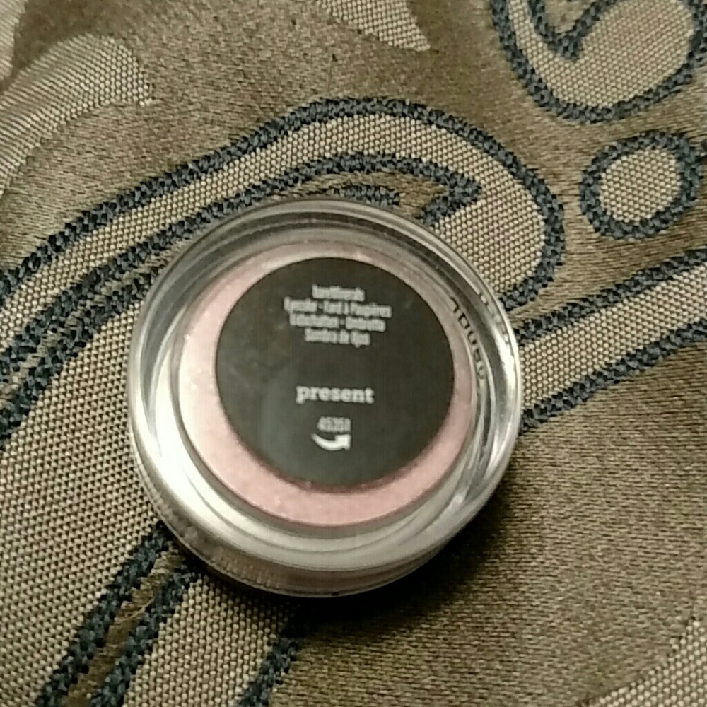 bareMinerals Extra Small Eyeshadow in Present
