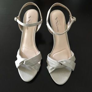 Nina Gold Special Occasion Shoes Size 9