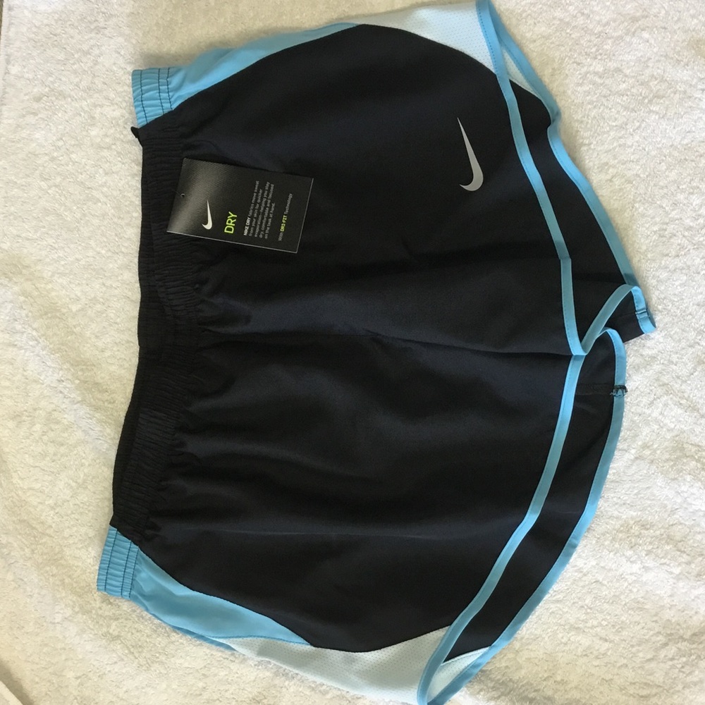 Women's Nike Dry Reflective Running Shorts - Picture 3 of 6