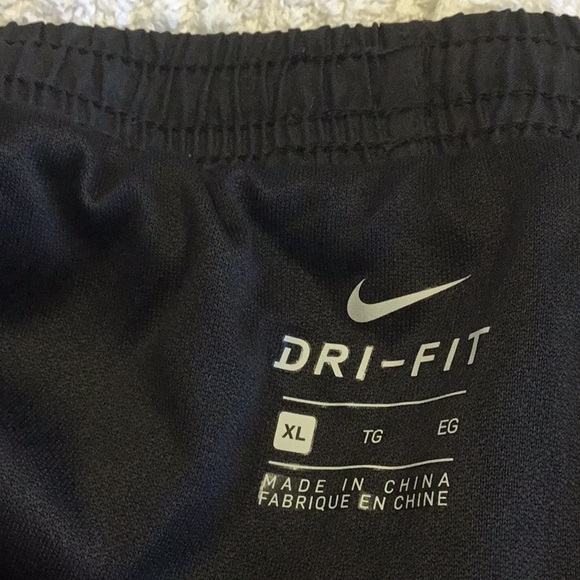 Women's Nike Dry Reflective Running Shorts - Picture 6 of 6