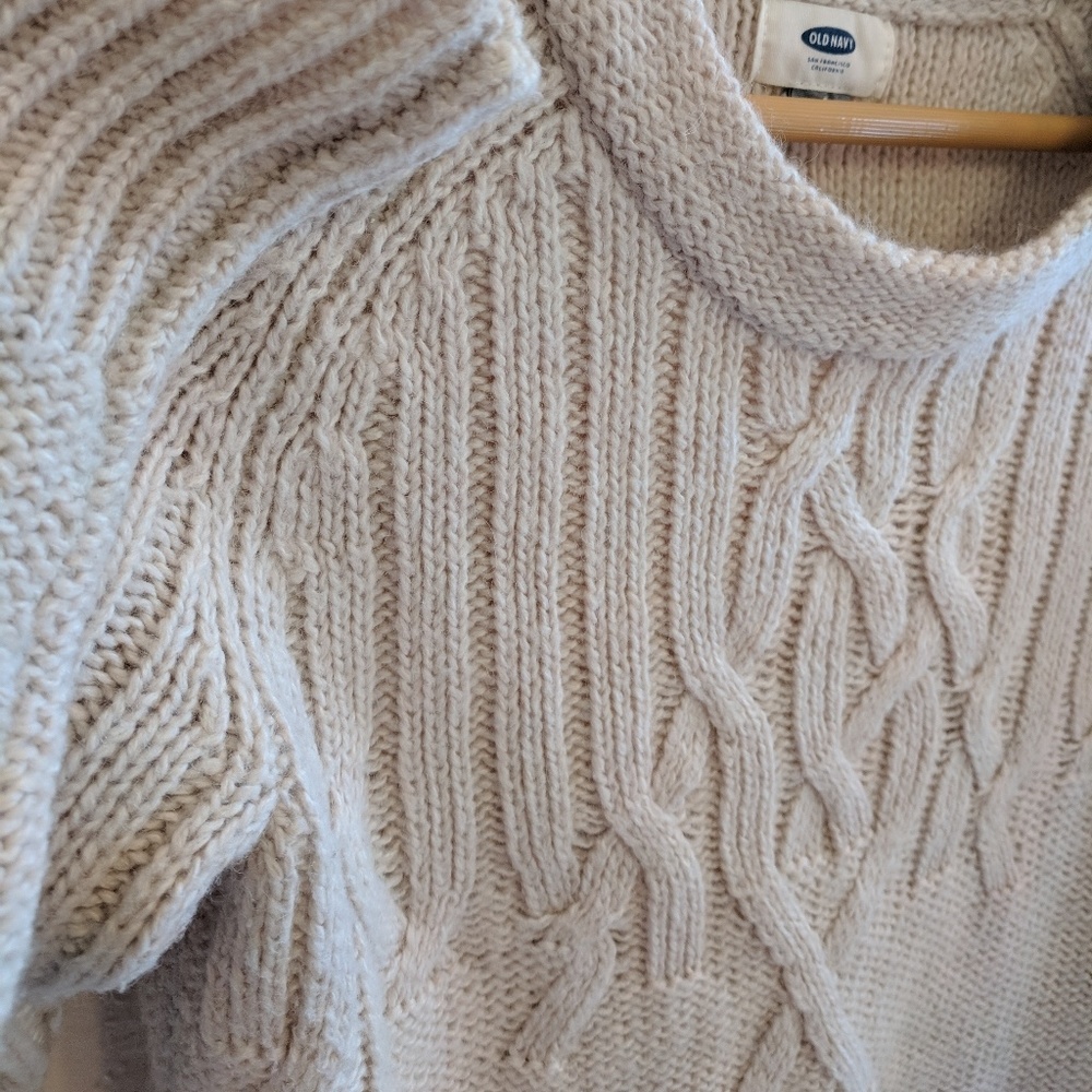 ⬇️💲wool blend cable knit sweater