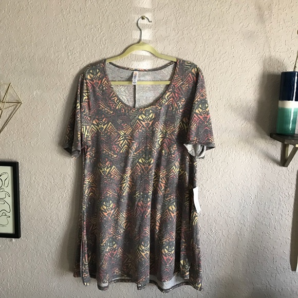 NWT Lularoe Perfect Tee - Picture 2 of 4