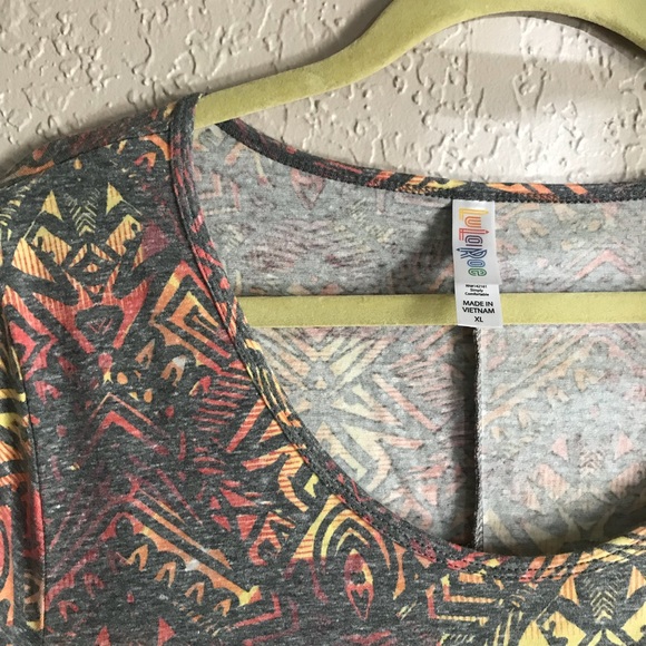 NWT Lularoe Perfect Tee - Picture 3 of 4