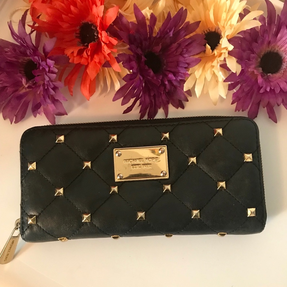 ✨Micheal Kors Wallet ✨