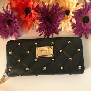 ✨Micheal Kors Wallet ✨